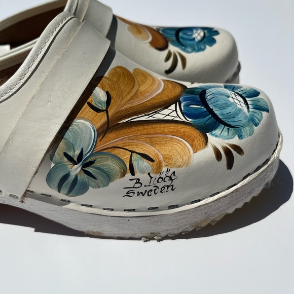 Solva Vintage Swedish Cream Hand painted Floral Clogs/Mules with Blue Accents - Picture 4 of 6